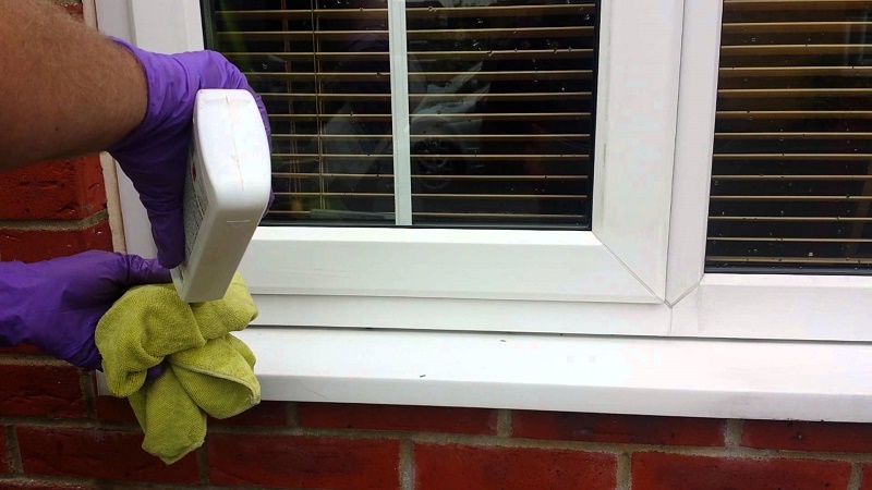 clean PVC windows