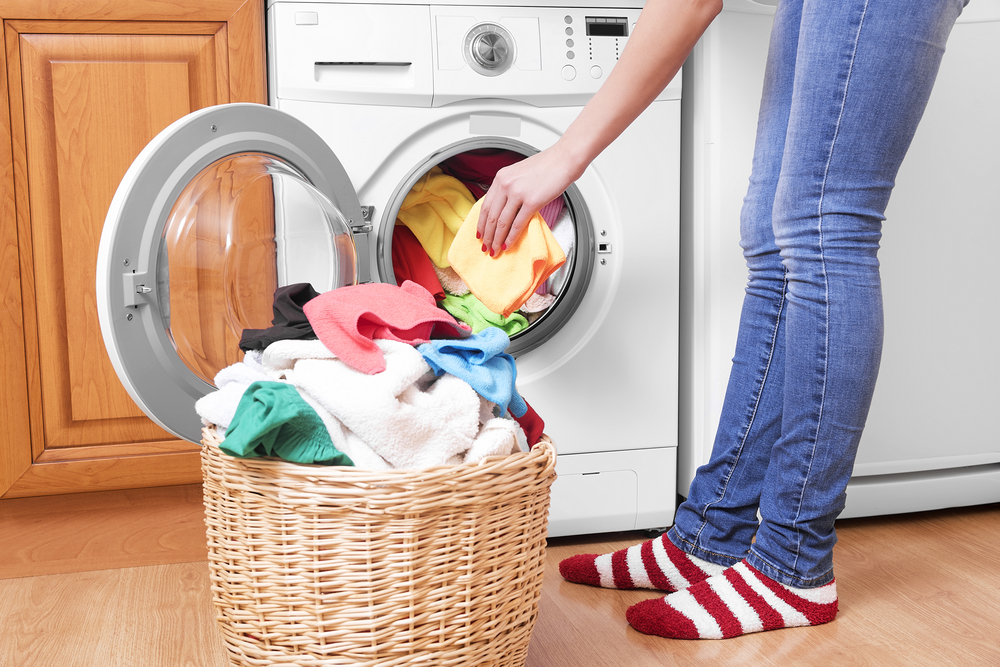 wash clothes in washing machine