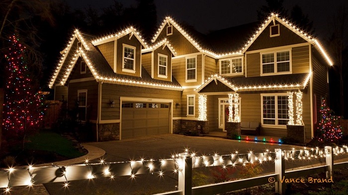 how-to-decorate-house-with-lights