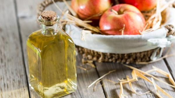 Apple cider vinegar to clean clothes