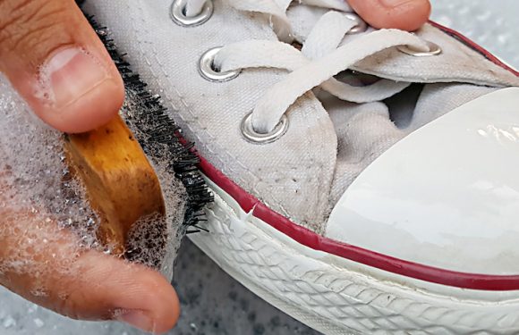 How to wash white tennis shoes? Effective and Quick methods