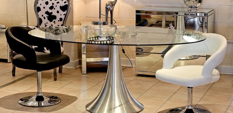 How to Choose Best Suited Glass Tables According to Space & Needs?