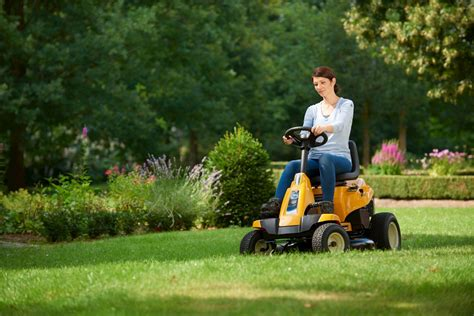 The Benefits of a Ride-On Lawn Mower