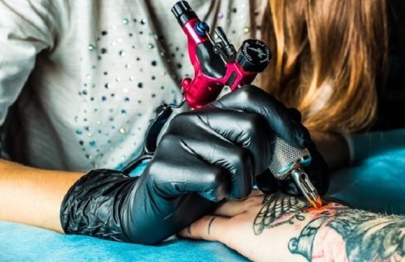 How does a tattoo machine work?