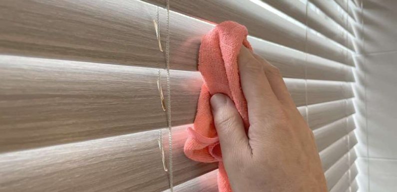 How to Clean White Venetian Blinds With Tapes?